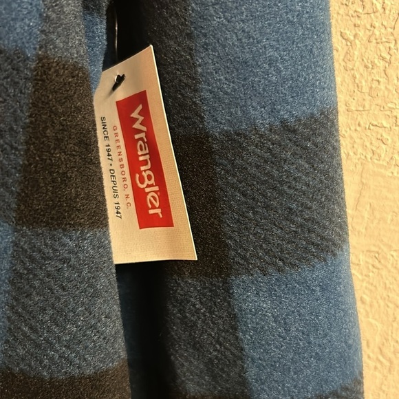 Wrangler Authentic Heavyweight‎ Fleece Button up shirt - Picture 3 of 6